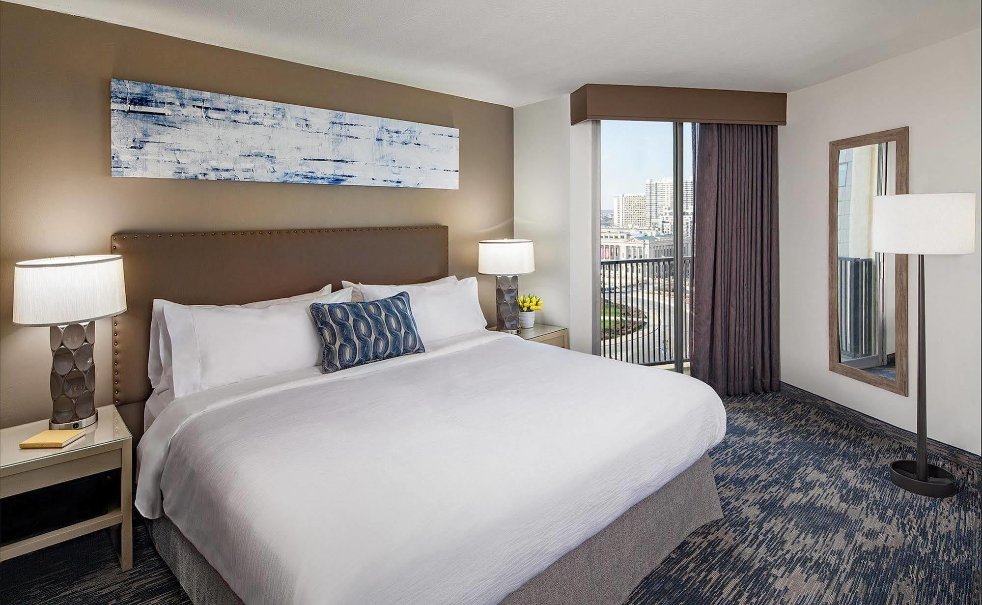 Embassy Suites Philadelphia - Center City Eksteriør billede